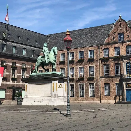 Apartment Ferienwohnung Am Schloß Eller - Karlsruher Strasse